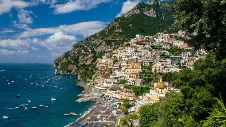 Cinque Terre vs Amalfi Coast: Which Destination to Choose in 2024