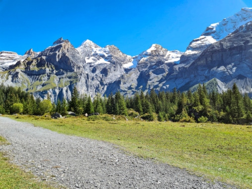 Oeschinensee Guide: Visiting Oeschinen Lake in Switzerland